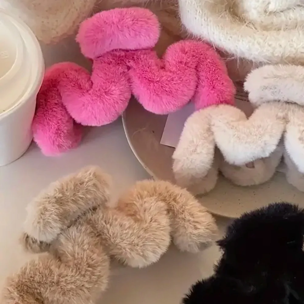 NEW ❤️‍🔥 TAN PLUSH HAIR CLIP NWT XL SIZE